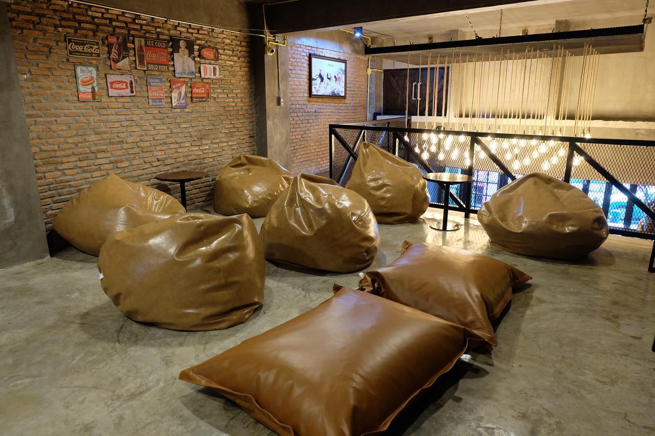 Sleepover Hostel Ban Bang Khwang Exterior photo